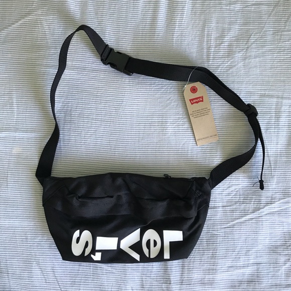 fanny pack levis